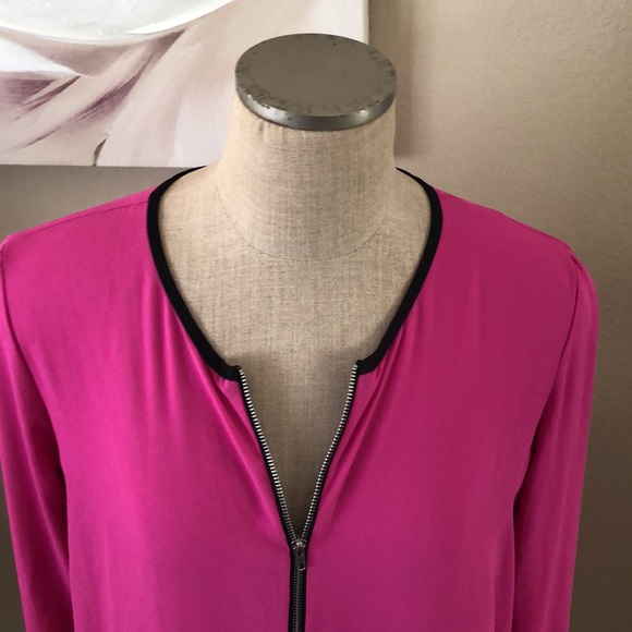 Pink blouse with zipper front - Picture 3 of 7
